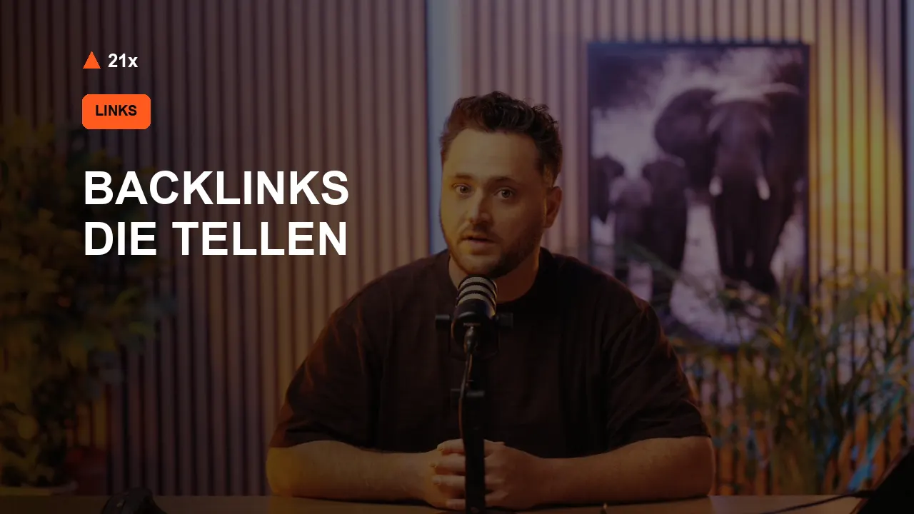 Stan Vreuls achter een microfoon in de 21x-studio, bij het artikel ‘Backlinks die tellen’.
